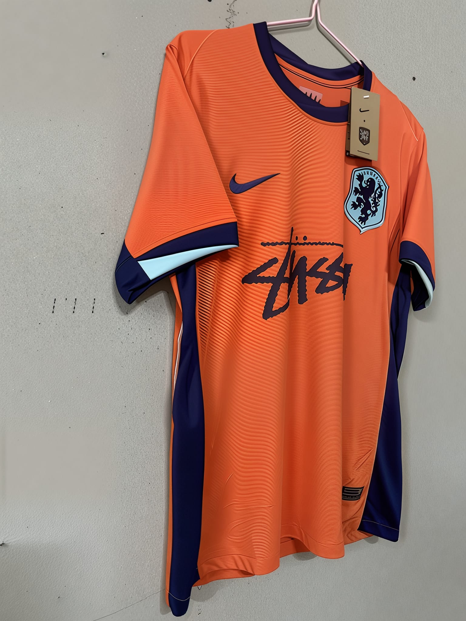 Nederland x Stussy Voetbal Jersey zijkant 2